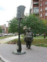 Памятник первому светофору. Фото с сайта www.novelrussia.ru