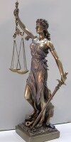 Статуэтка Фемиды – богини правосудия и справедливости