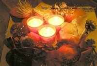 Рождественская композиция со свечами и помандерами